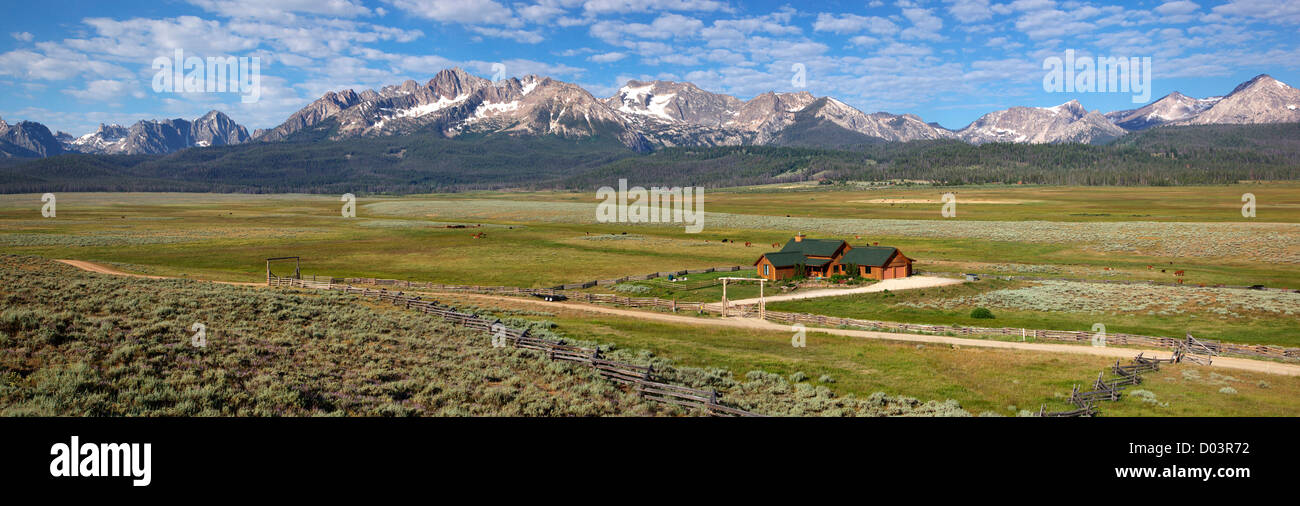 Idaho, Sawtooth National Recreation Area, Stanley, Stanley Tal und Sägezahn Berge Stockfoto