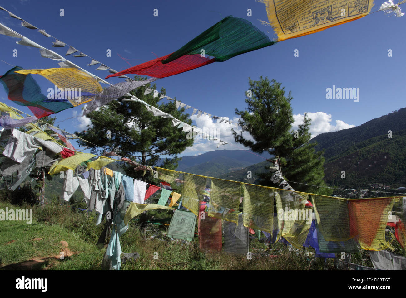 Gebetsfahnen in Bhutan. Stockfoto
