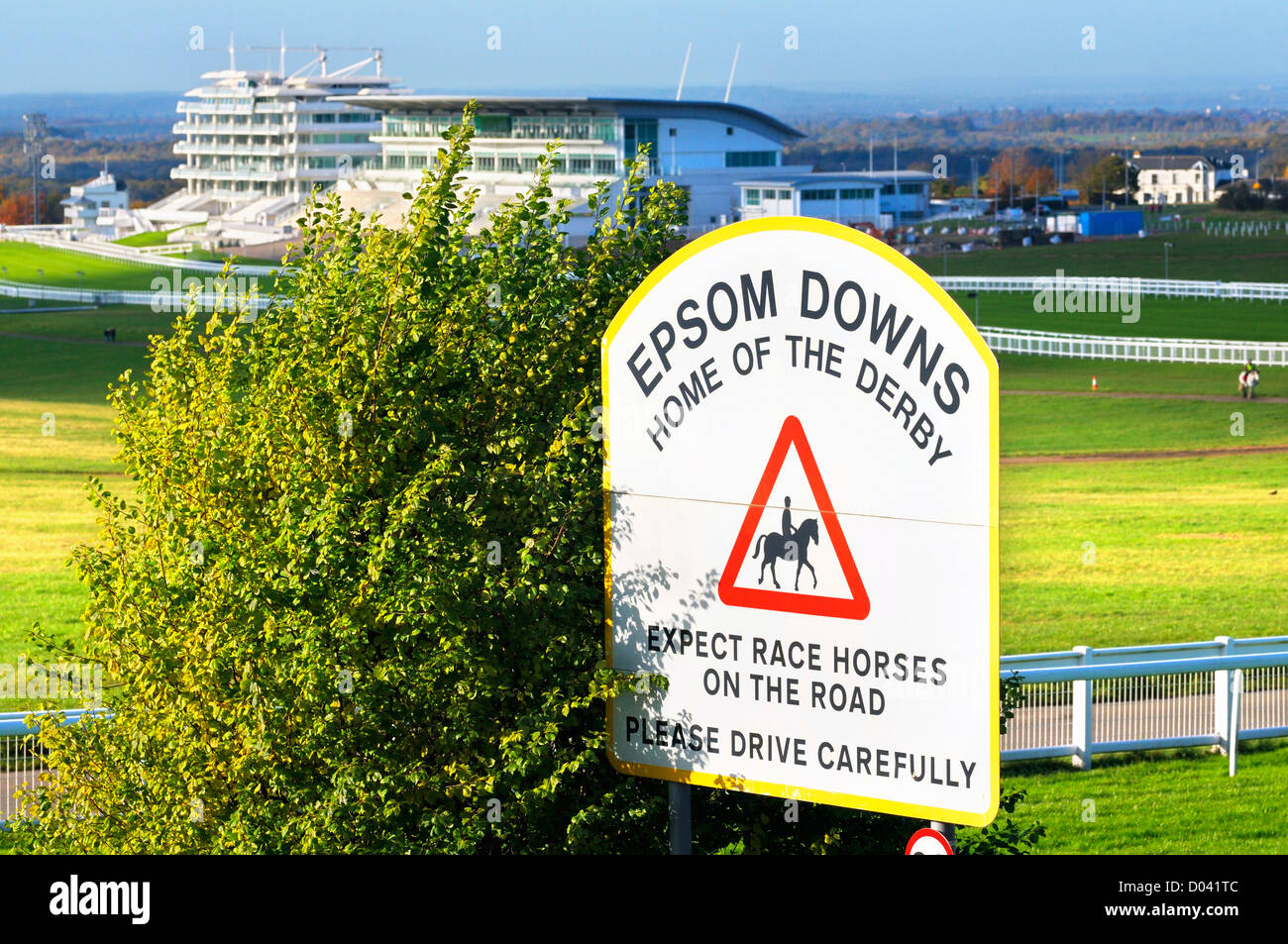 Epsom Downs Rennbahn und Tribüne, Surrey, England, UK Stockfoto