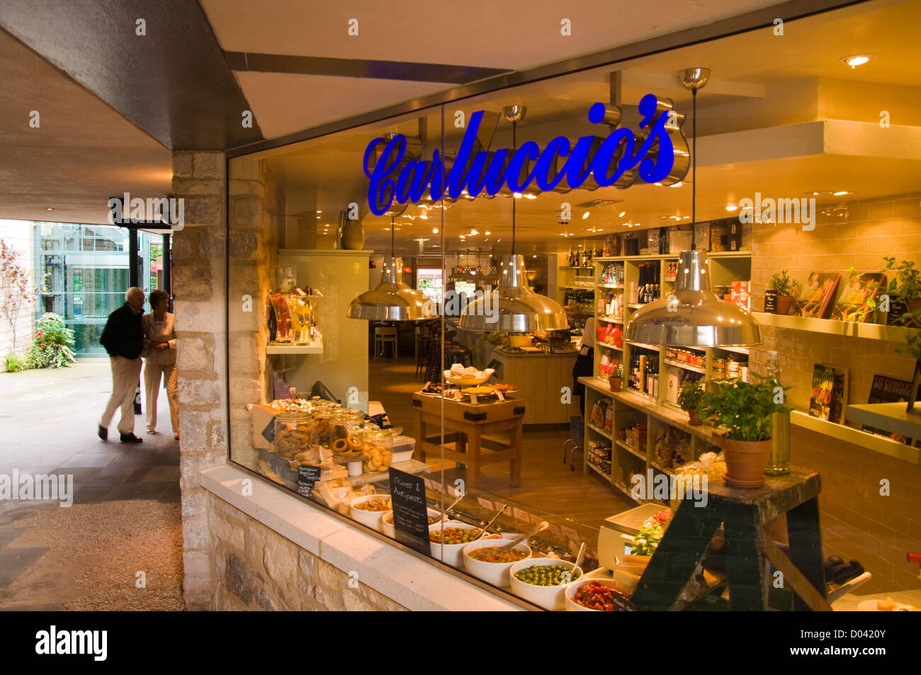 Carluccio es Brasserie Restaurant Deli in Milsom Platz in Bath England Stockfoto