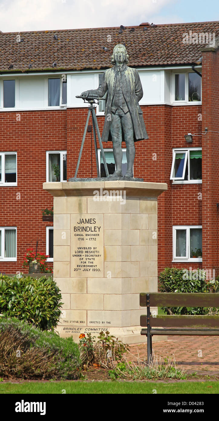 Eine Statue von James Brindley, canal Ingenieur, von Colin Melbourne (Bronze, 20. Juli 1990), Etrurien, Stoke-on-Trent Norden Personal England Großbritannien Stockfoto