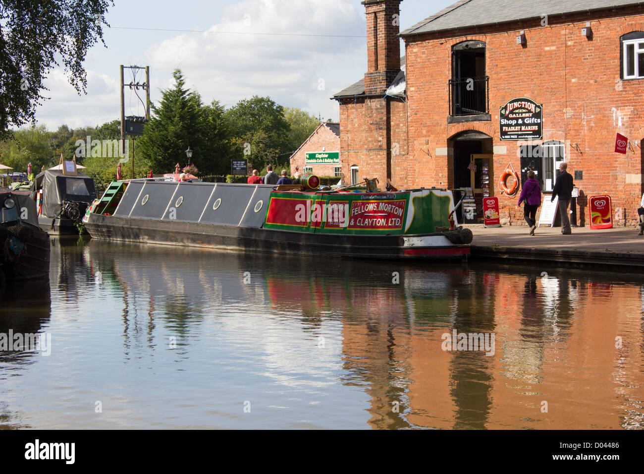 Fradley Verzweigung, Staffordshire England Großbritannien zeigt ein altes Boot schmal Stockfoto