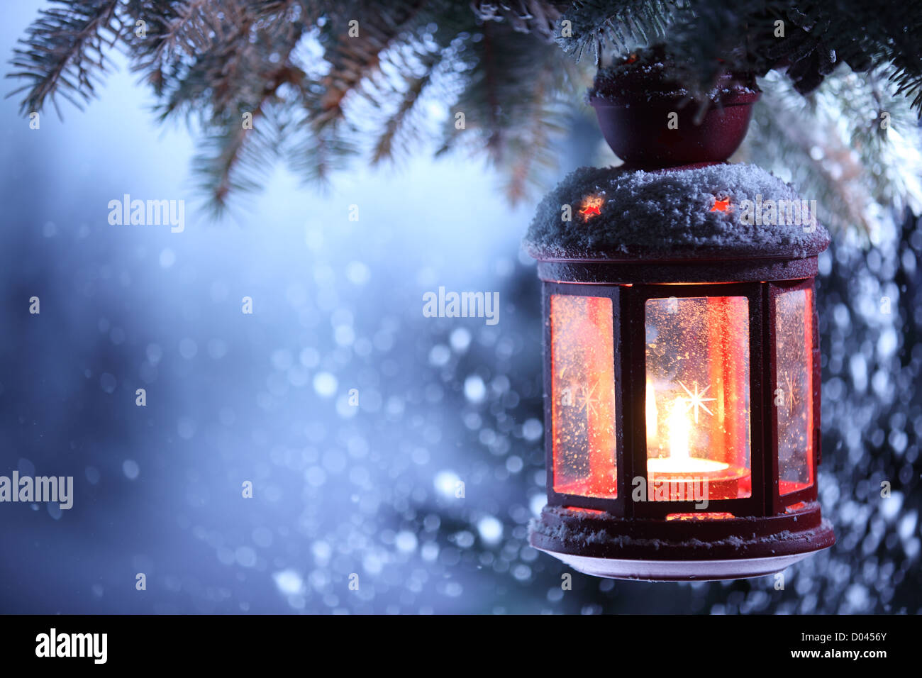 Weihnachten Laterne mit Schneefall, Nahaufnahme. Stockfoto
