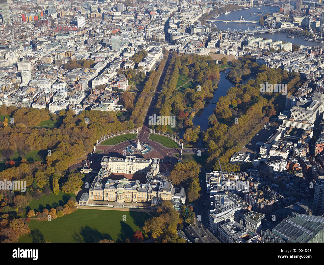 London aus der Luft zeigen, Buckingham Palace und The Mall, England UK Stockfoto