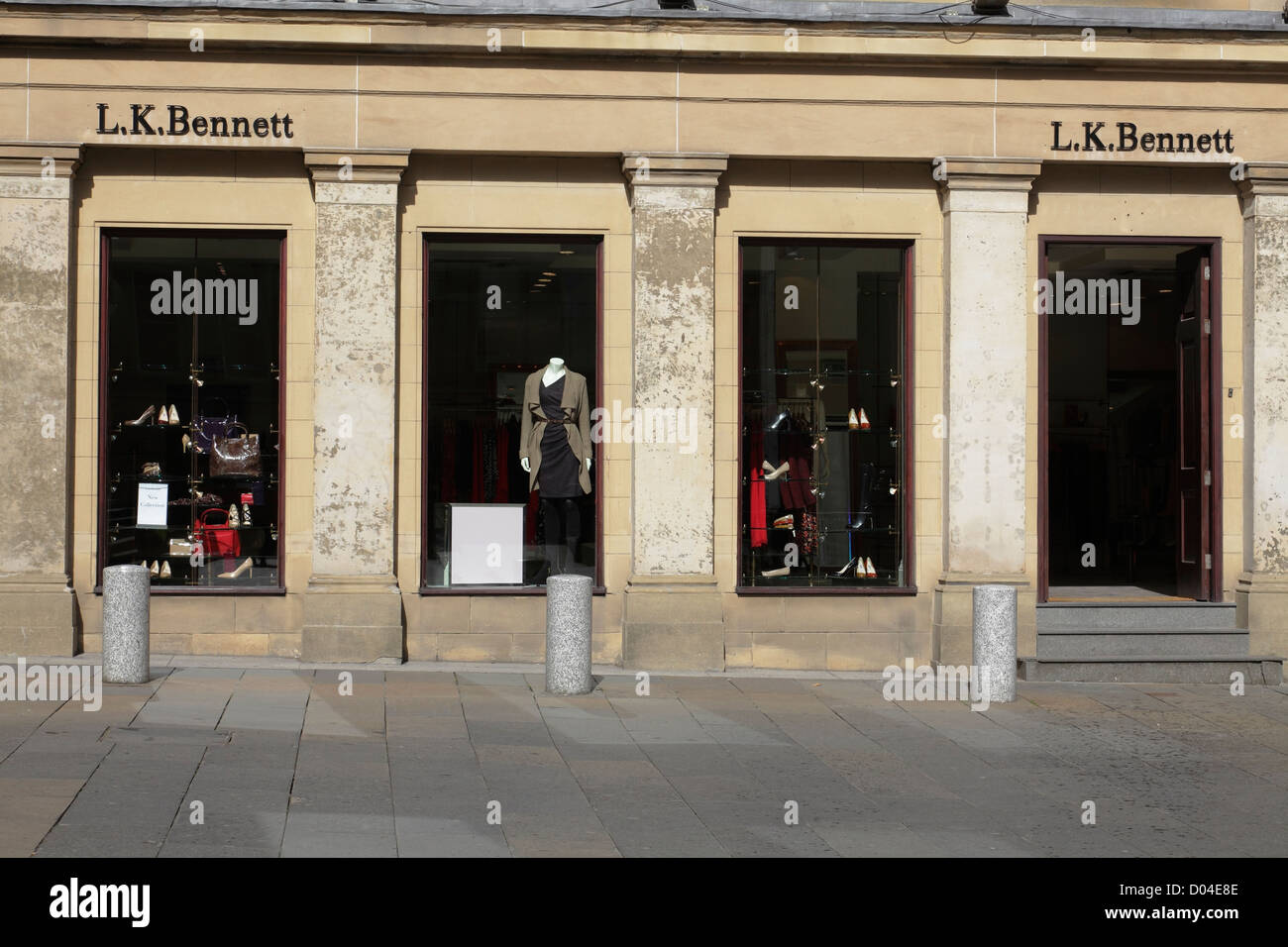 Lk bennett shop -Fotos und -Bildmaterial in hoher Auflösung – Alamy
