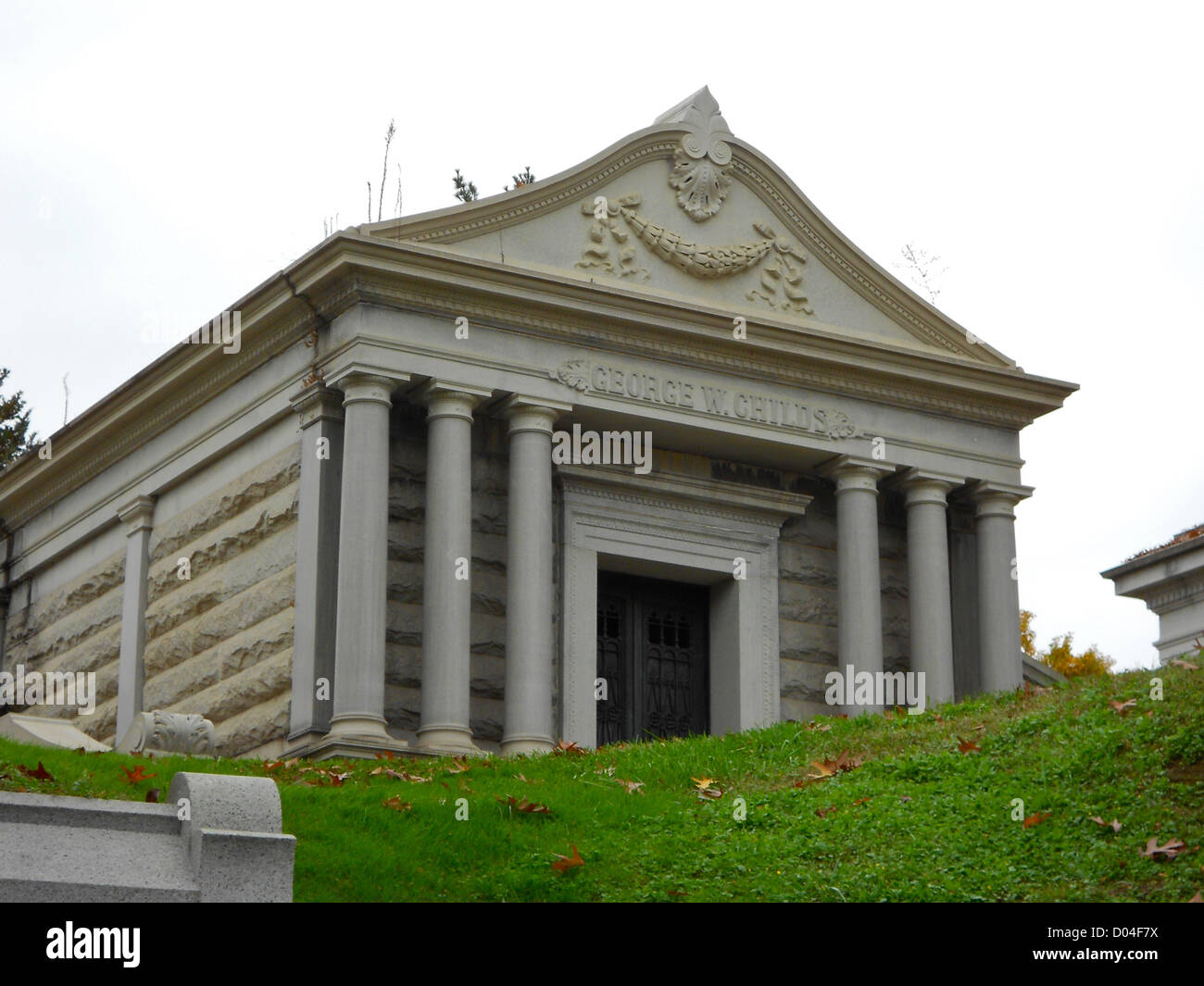 George W. Childs Grab auf dem Laurel Hill Cemetery. Childs war Herausgeber der Zeitung, Sozialreformer, Freund von den Drexels. Friedhof auf dem NRHP seit 28. Oktober 1977. An 3822 Ridge Ave in der Fairmount Park-Viertel von Philadelphia. Stockfoto