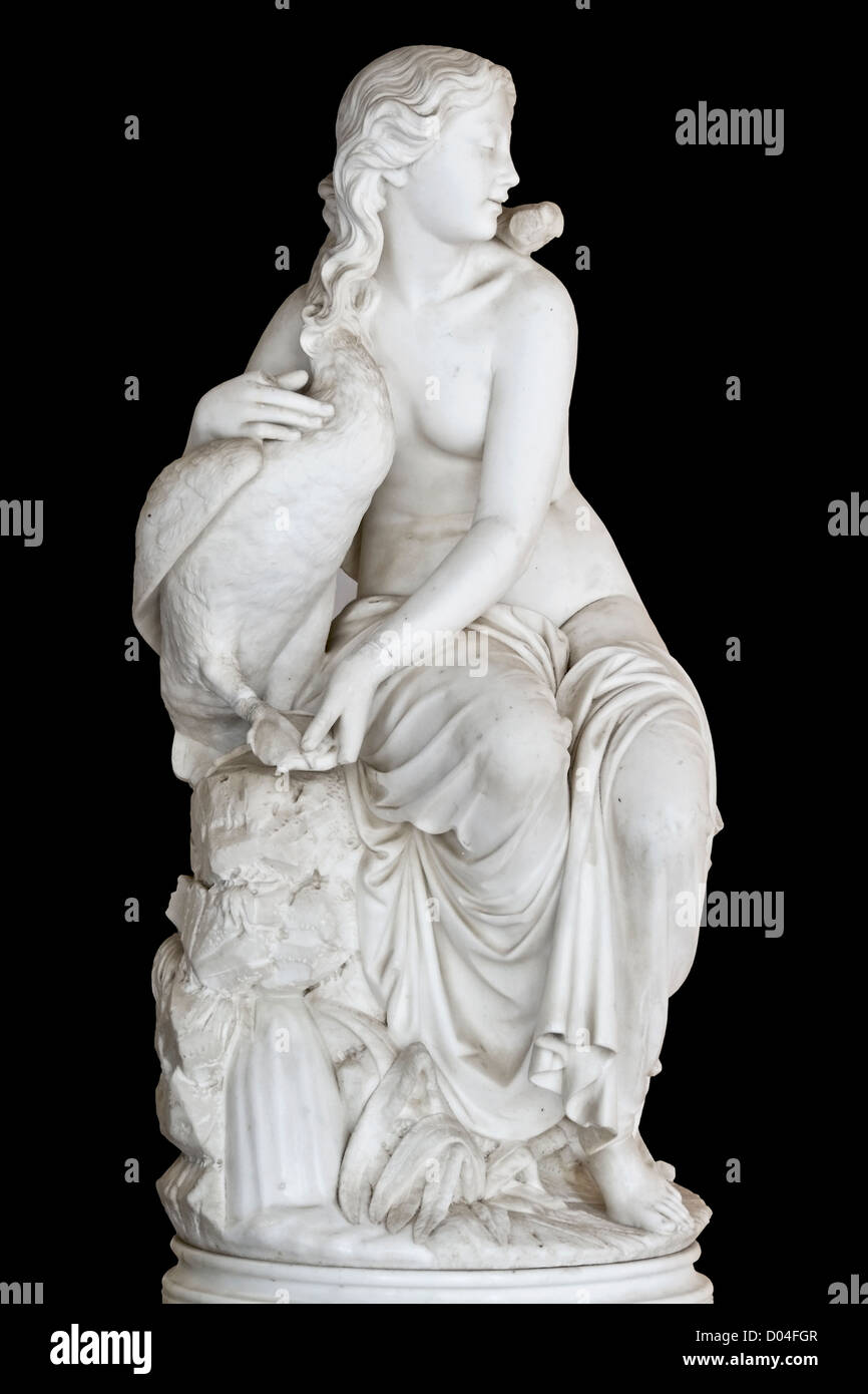 Klassische griechische Statue einer Muse gefunden bei Achilleion Palast von Korfu in Griechenland Stockfoto Klassische griechische Statue einer Muse gefunden bei Achilleion Palast von Korfu in Griechenland Stockfoto