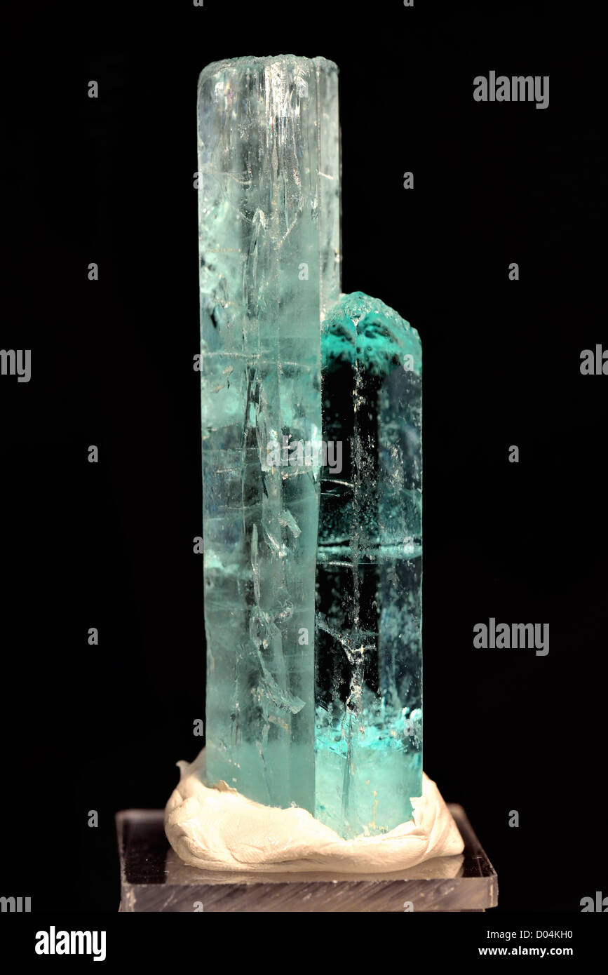 Kristalle von Aquamarin, Vielzahl von Beryl, ein Beryllium-Silikat-Mineral. Stockfoto