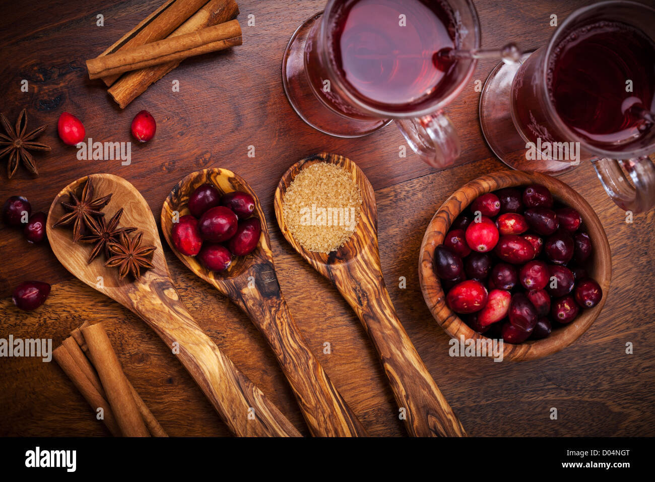 Zutaten für das Kochen Cranberry heißen Glühwein Stockfoto