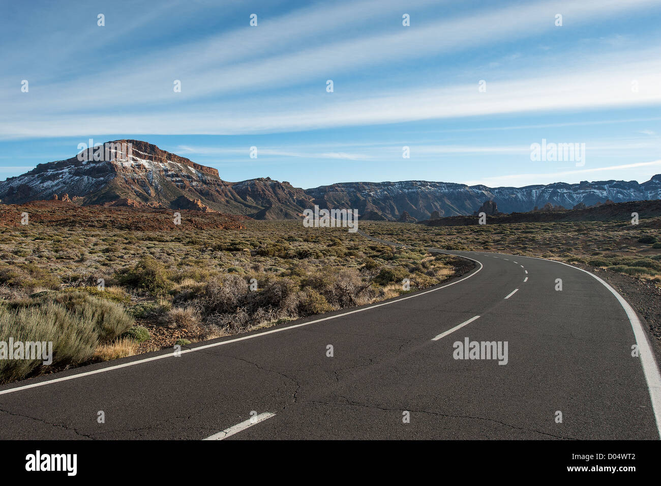 Ansicht der Straße vulkanische Wüste, Berge, auf den Kanarischen Inseln Stockfoto