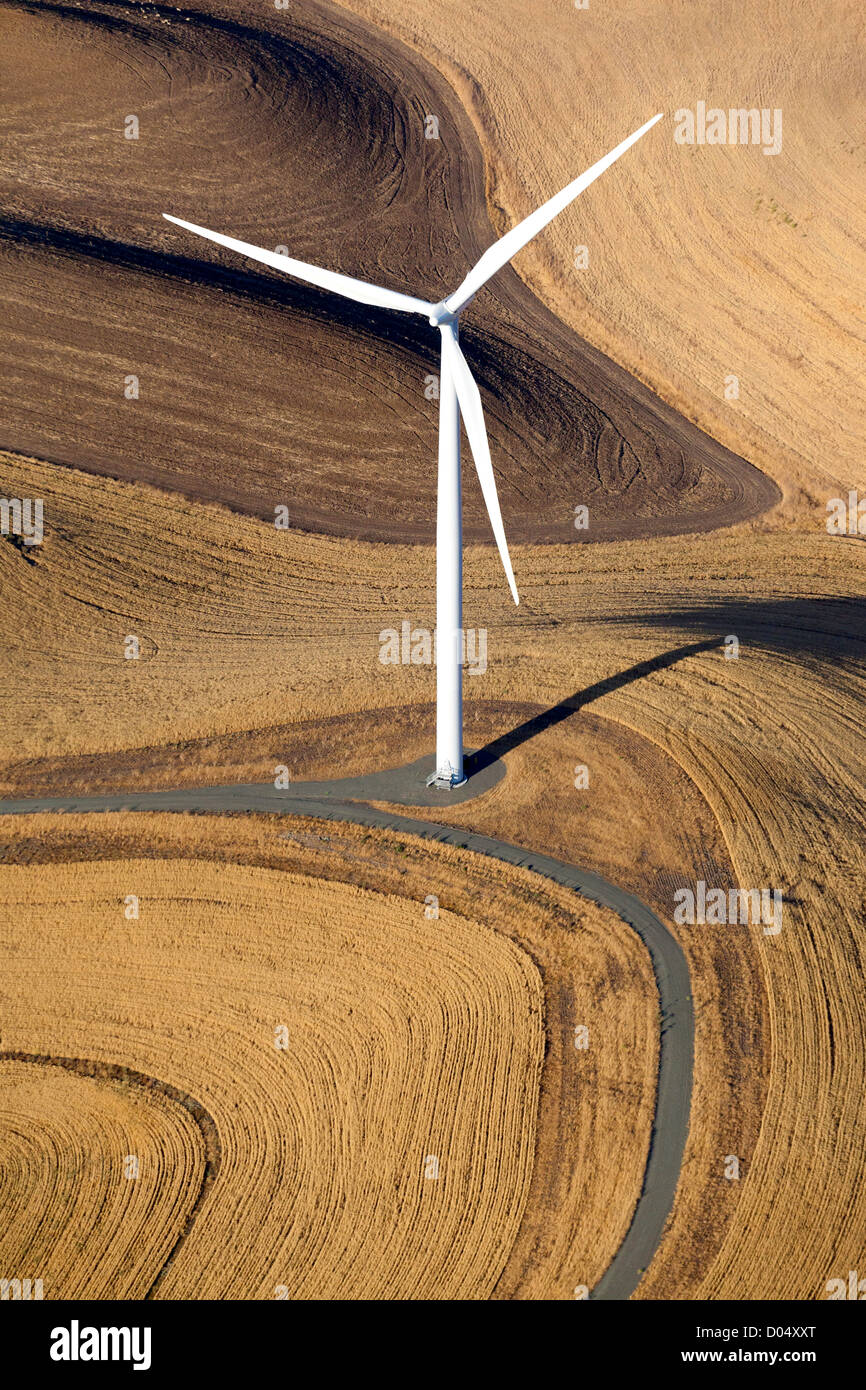 Luftaufnahme von Windkraftanlagen in Montezuma Hills des Sacramento River Delta, Nord-Kalifornien. Stockfoto