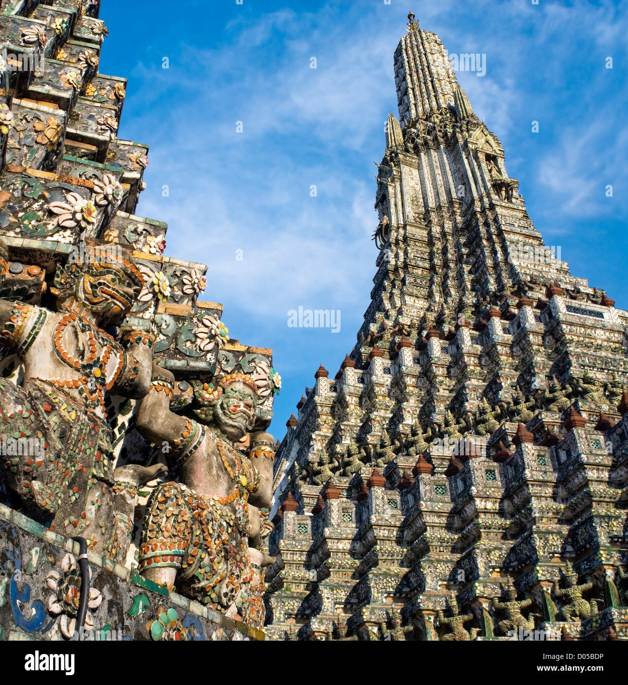 Architektonisches Detail am Prang von Wat Arun, Bangkok, Thailand Stockfoto
