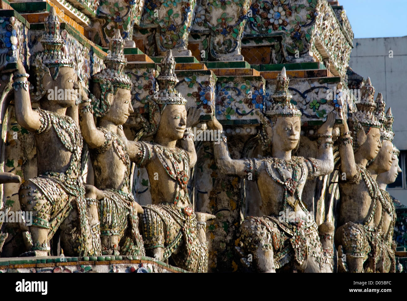 Architektonisches Detail am Prang von Wat Arun, Bangkok, Thailand | Architektur Detail bin Wat Arun, Bangkok, Thailand Stockfoto
