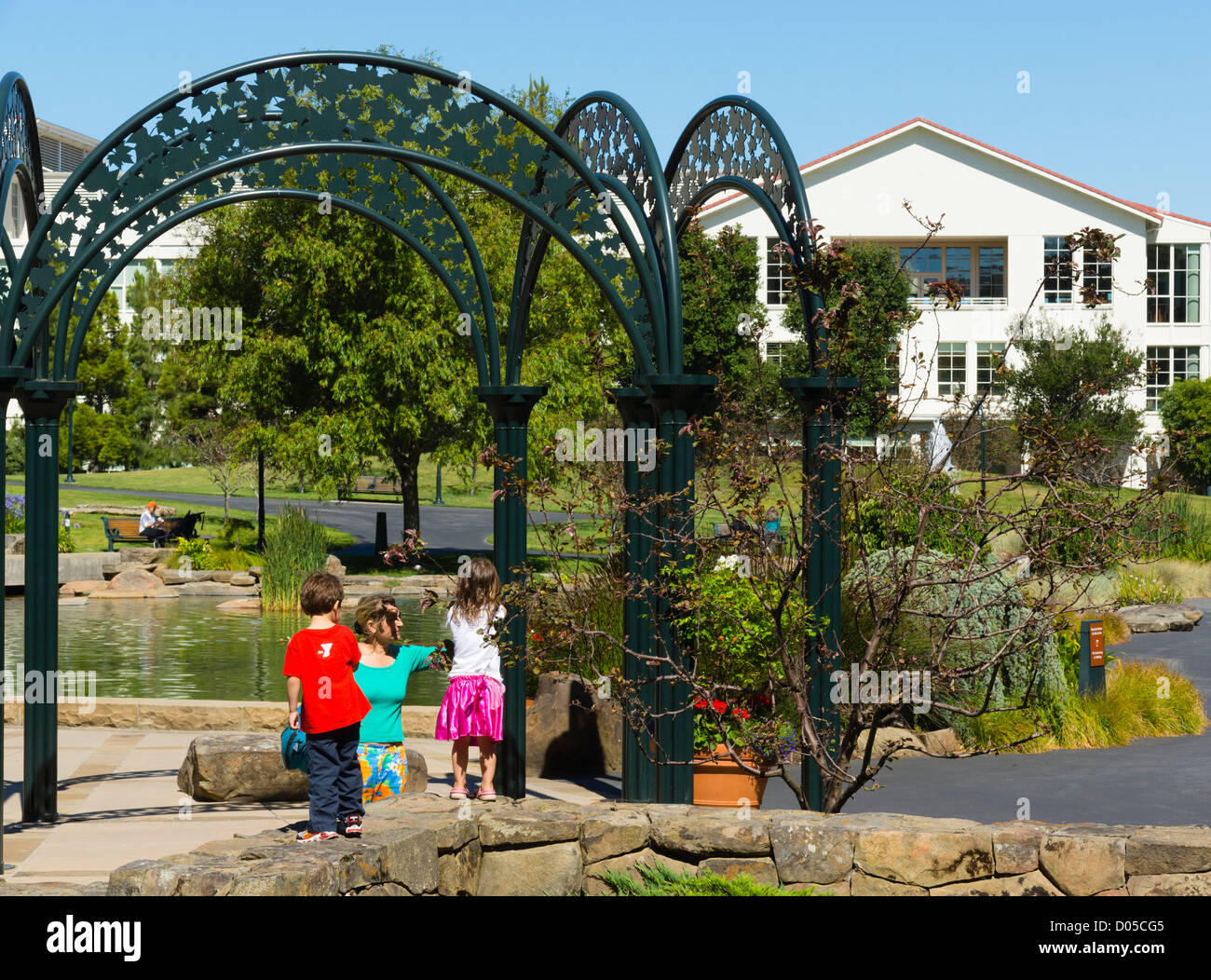 San Francisco - das Presidio. Pavillon mit jungen Familie. Stockfoto