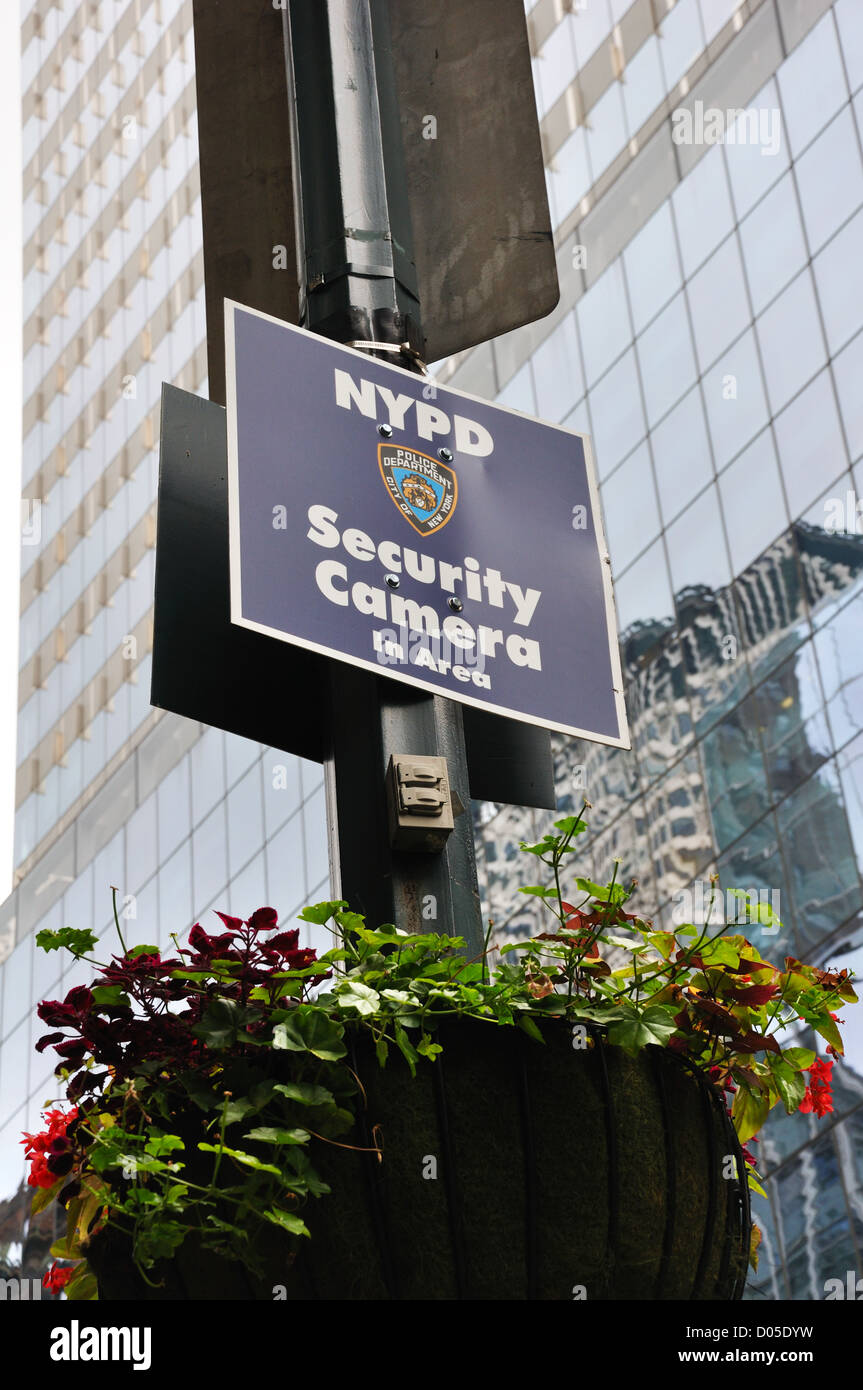 Nypd Sicherheit Kamera Zeichen New York City Usa Stockfotografie Alamy