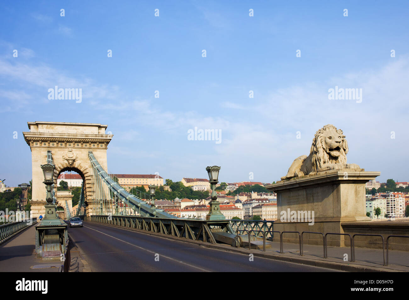 Stadt Budapest städtische Landschaft, Straße auf der Széchenyi Kettenbrücke (ungarisch: Szechenyi Lanchid), Ungarn. Stockfoto
