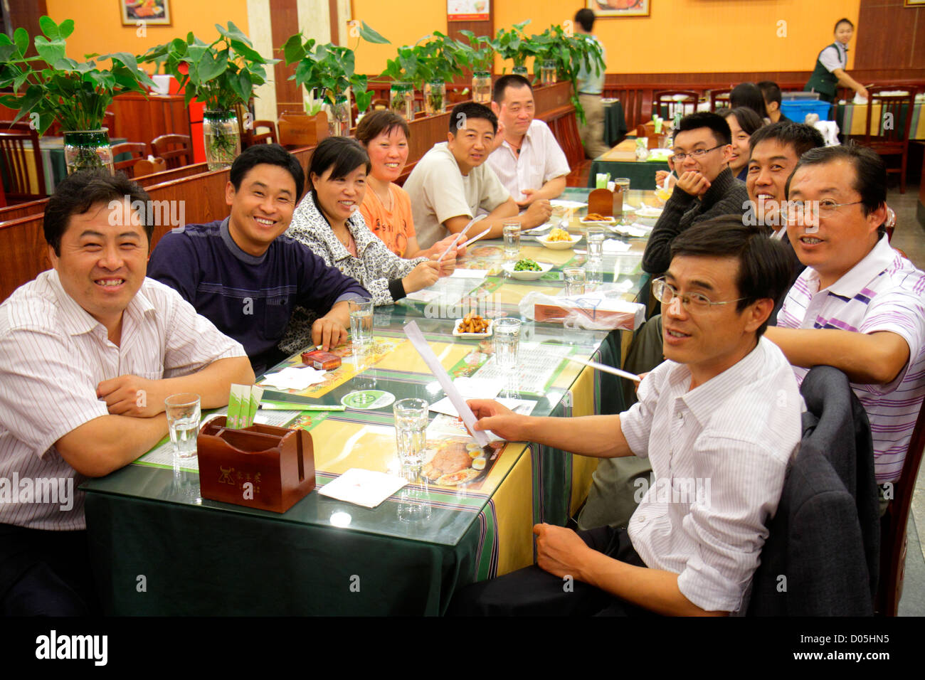 Shanghai China, Asien, Chinesisch, Orientalisch, Huangpu District, Sichuan Road, Restaurant Restaurants Essen Essen Essen Essen gehen Cafe Cafés Bistro, Asiaten, Erwachsene Stockfoto