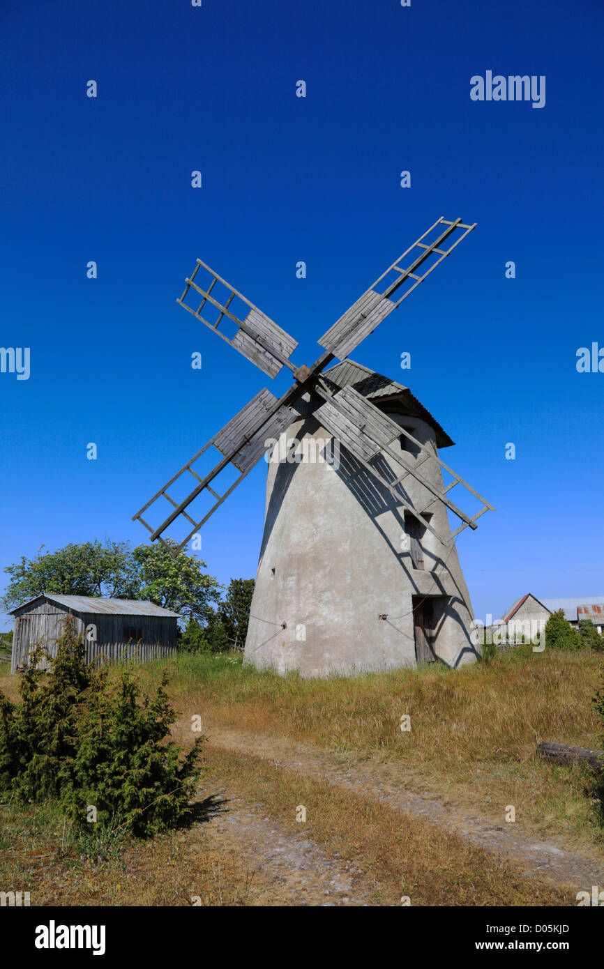 Alte Windmühle auf der schwedischen Insel Fårö, sehr nah an und Nord-östlich von Gotland in der Ostsee, Schweden Stockfoto