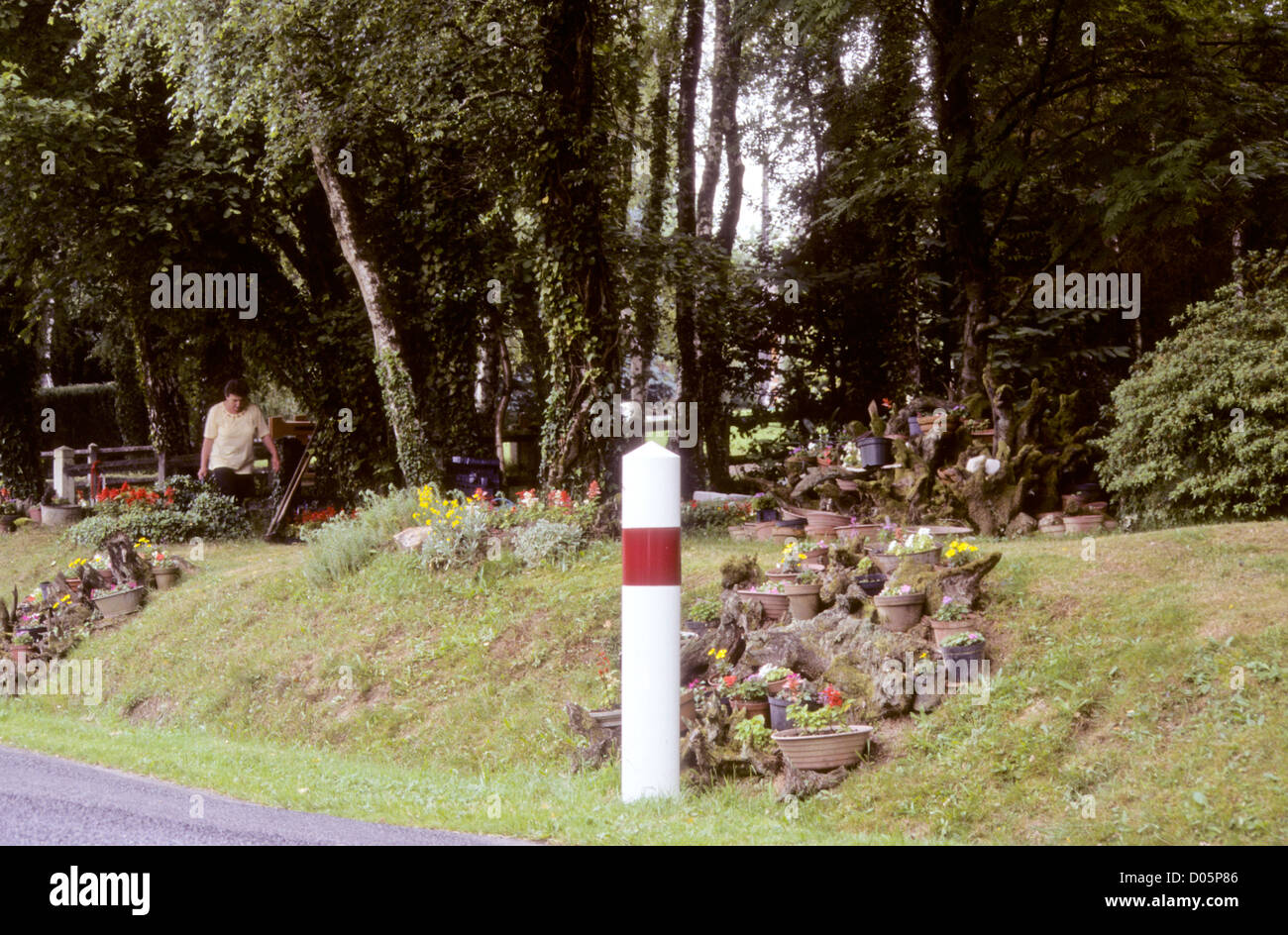 Tarn, Juli 2002, Diigital Folie Konvertierungen Segur-Le-Chateau, Auveezere River Plus Belle Village, Frankreich Stockfoto