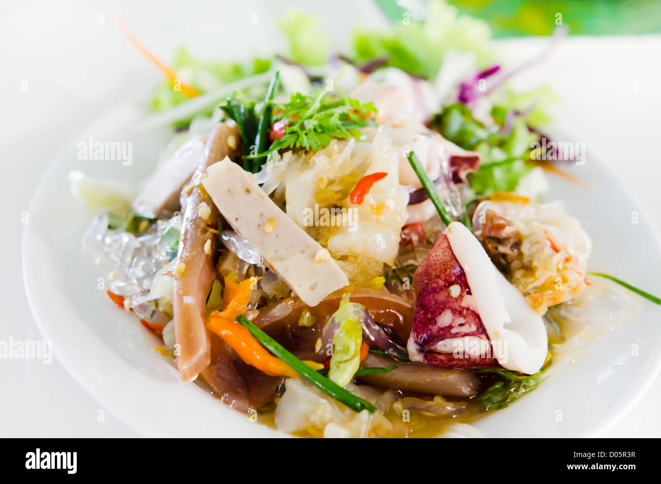 würzige Mischung Meeresfrüchte-Salat, scharfes Essen. Stockfoto