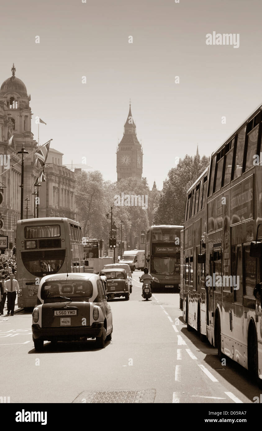 London-Verkehr, Whitehall, London, UK Stockfoto