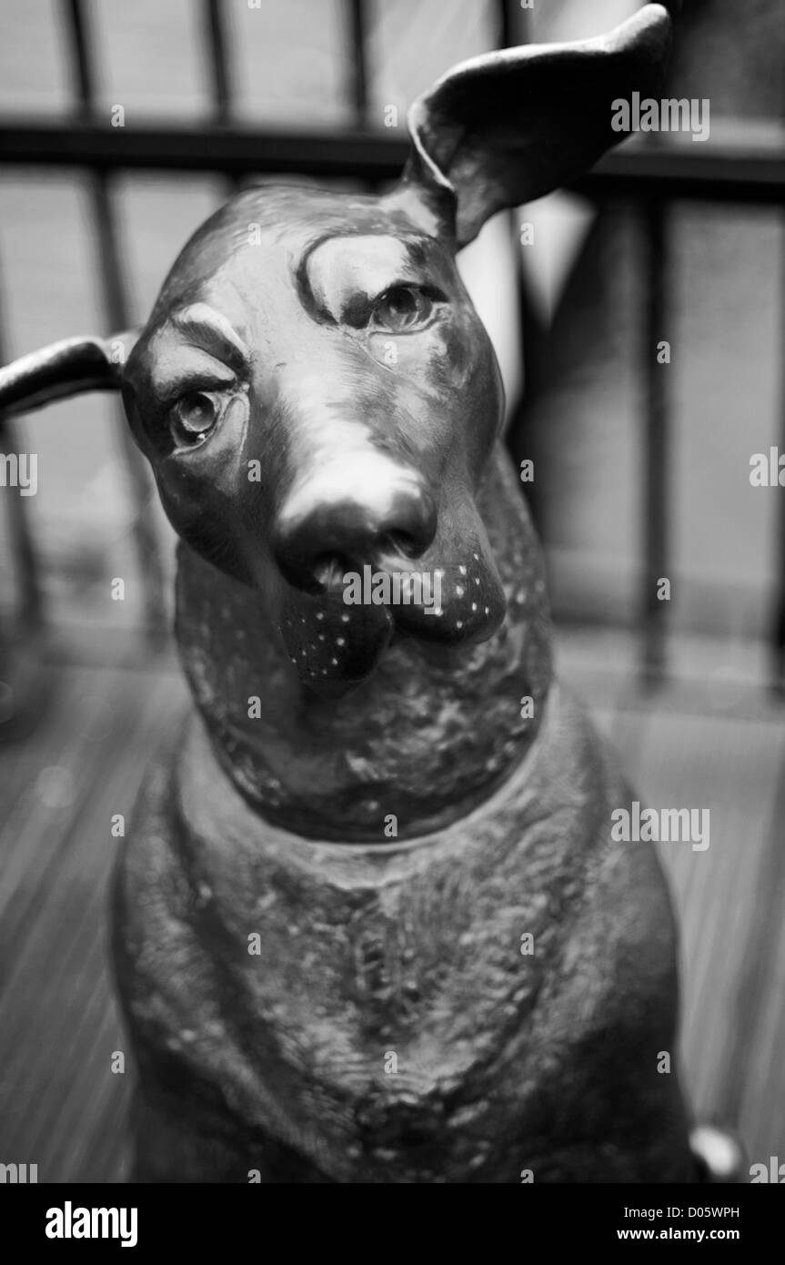 Deutsche Dogge Hund Statue an der Bucht von Cardiff, Wales Stockfoto
