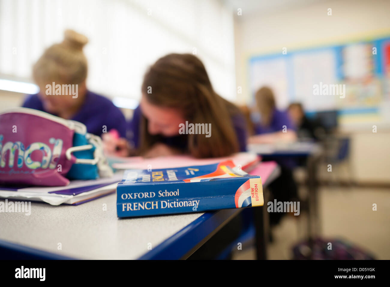 GCSE-Schüler, die lernen, Studium der französischen Sprache in einer Klasse zu einer sekundären Gesamtschule, Wales UK Stockfoto