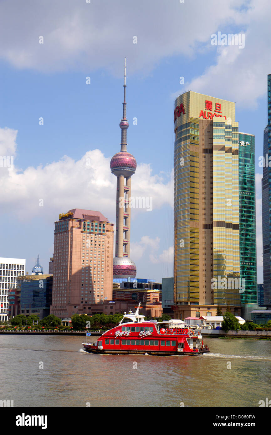 Shanghai China, Chinesischer Huangpu Fluss, Pudong Xin Quinn Lujiazui Finanzviertel, Jinling East Road Dongchang Road Fähre, Blick von, Skyline der Stadt, Skyscr Stockfoto