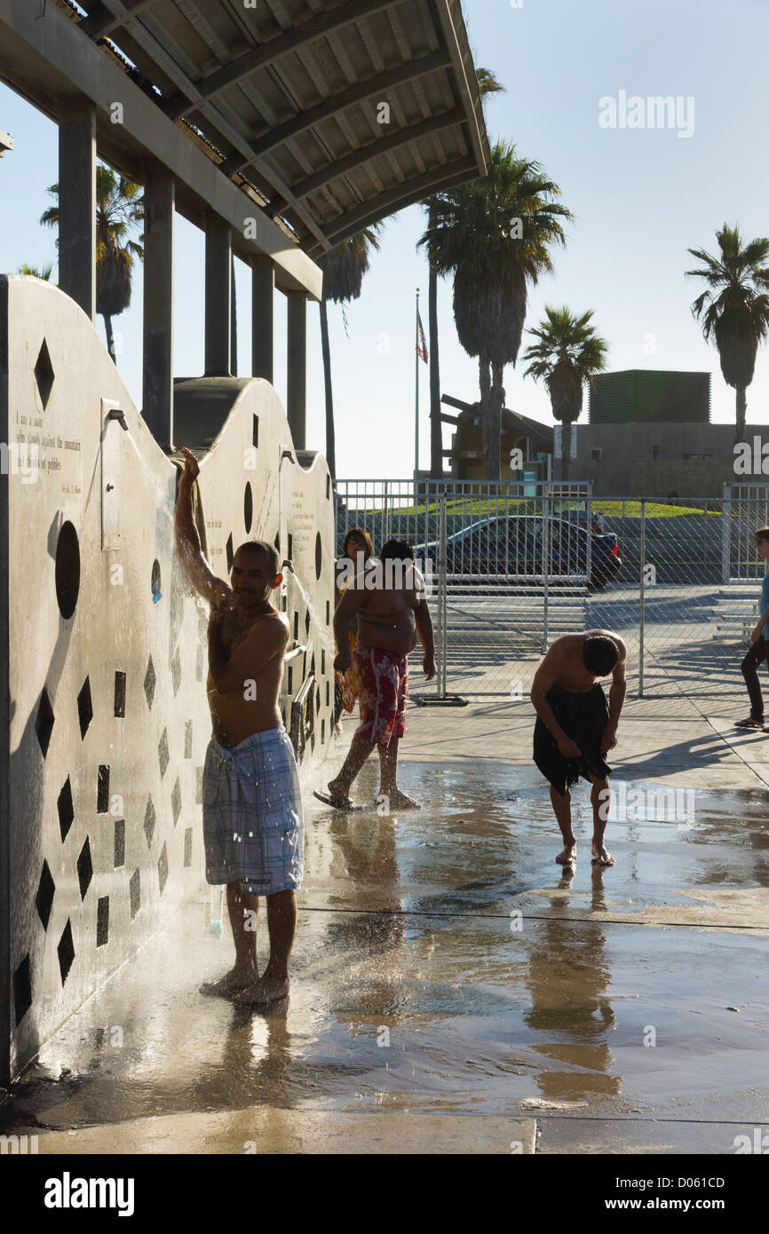 Venice Beach, LA, Kalifornien Badeort - öffentlichen Strand Duschen  Stockfotografie - Alamy