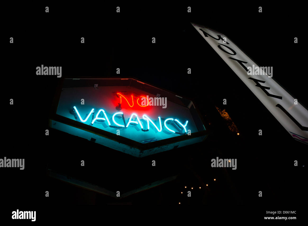 Santa Monica, Los Angeles Oceanside Resort - Seashore Motel, No Vacancy Zeichen in der Nacht. Stockfoto