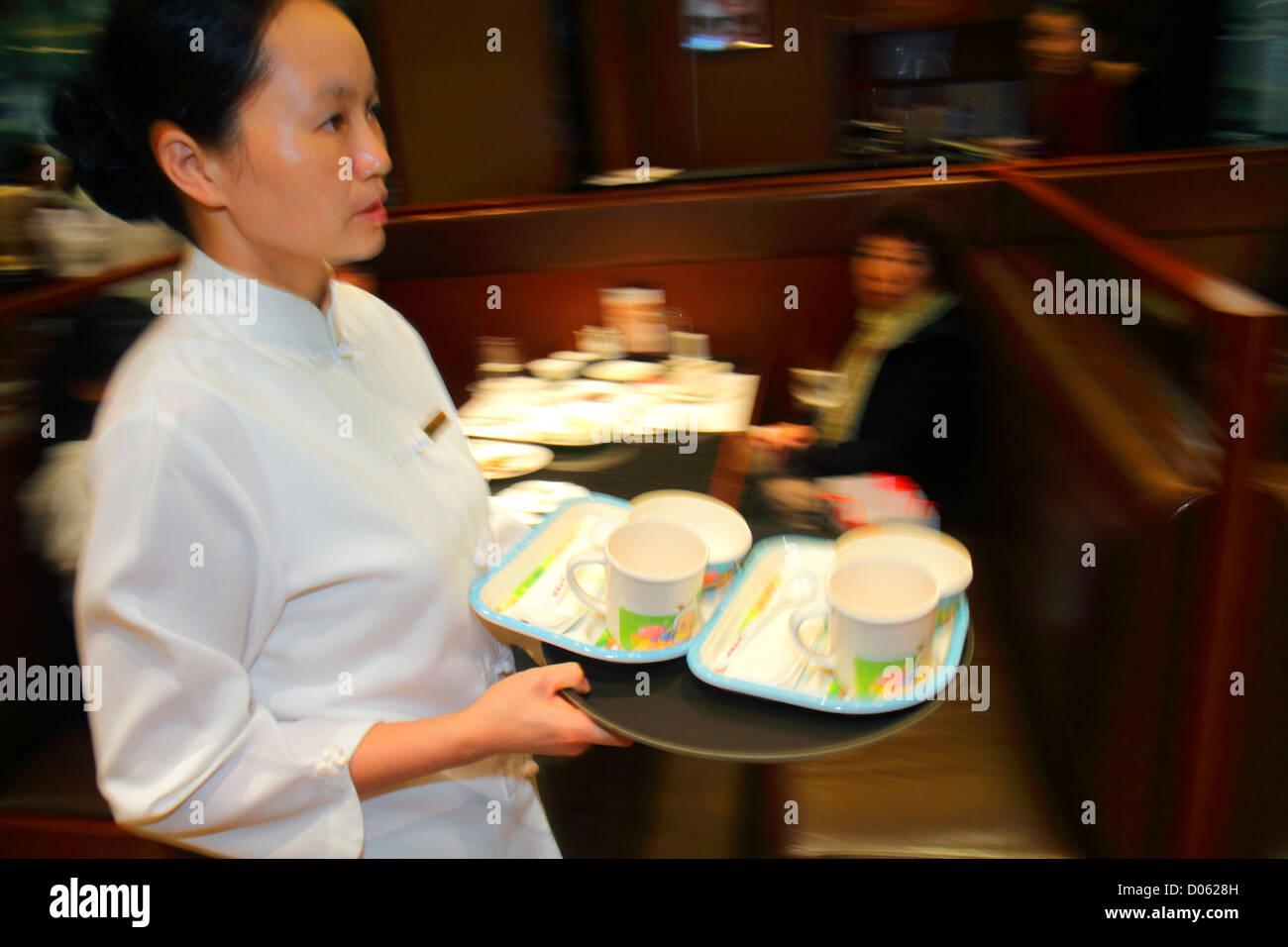 Shanghai China, Pudong Lujiazui Financial District, Shanghai World Financial Center, Shopping Shopper Shopper Shop Geschäfte Markt Kauf Verkauf, Händler Stockfoto