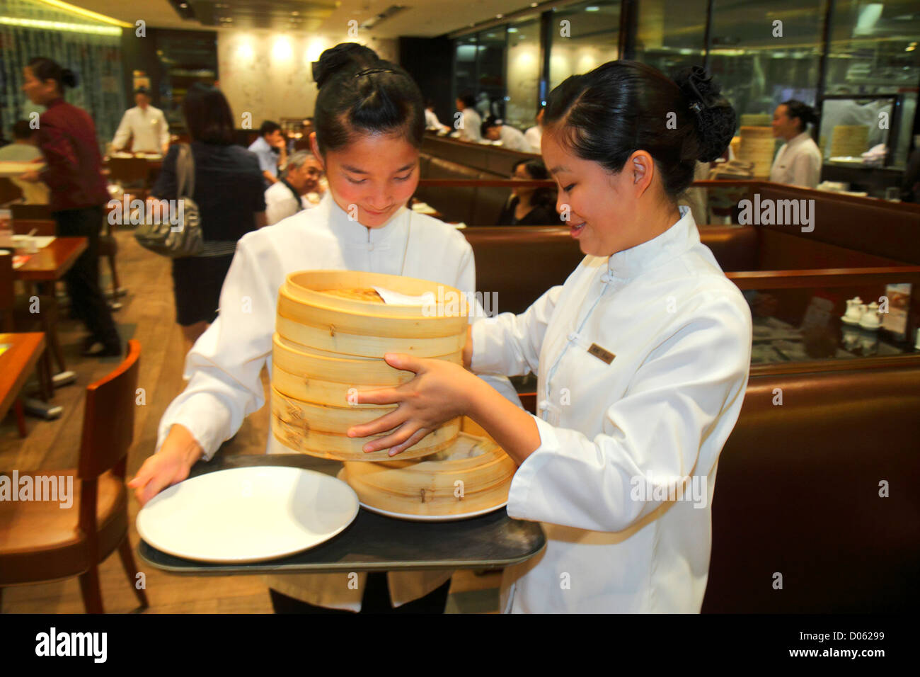 Shanghai China, Pudong Lujiazui Financial District, Shanghai World Financial Center, Zentrum, Shopping Shopper Shop Geschäfte Markt Kauf Verkauf, Store stor Stockfoto