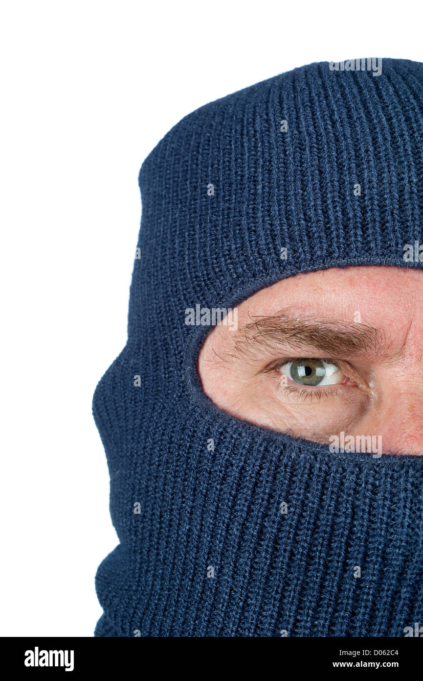 Ein Einbrecher trägt einen blauen Ski-Maske, um seine Identität zu verbergen. Isoliert auf weiss für Benutzerfreundlichkeit. Stockfoto