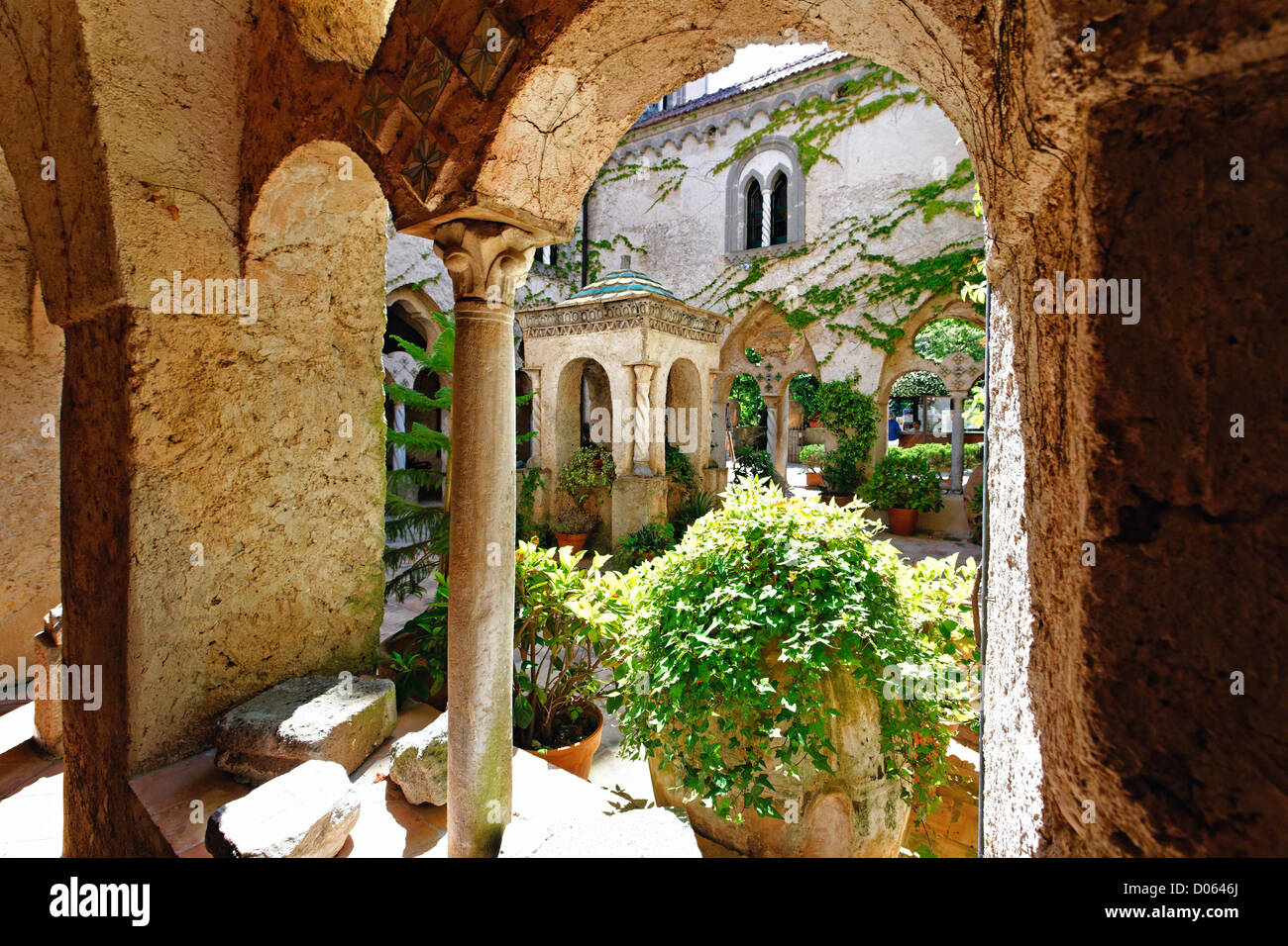 Blick auf den Innenhof der Villa Cimbrone, Ravello, Kampanien, Italien Stockfoto