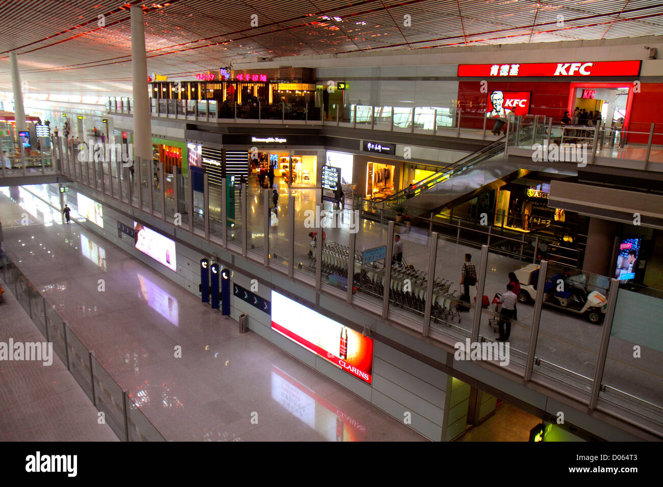 China, Asien, Ferner Osten, Peking, internationaler Flughafen Peking, PEK, Terminal, Passagierfahrer, Reisende, Mandarin, hanzi, Zeichen, s. Stockfoto