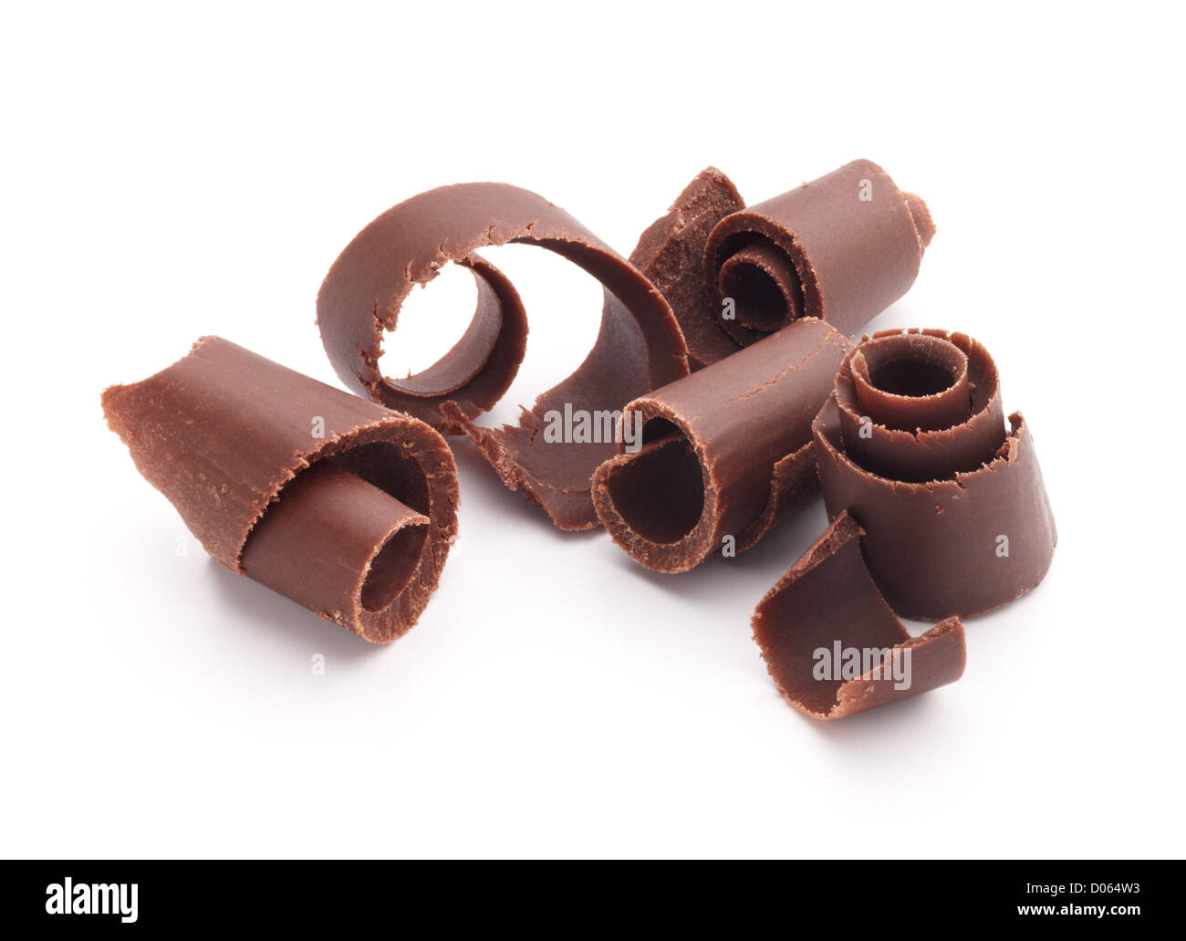 Gruppe von Schokolade Späne isoliert auf weiss Stockfoto