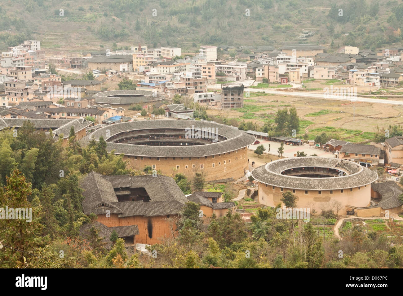 Tulou Aussicht vom Gipfel in Fujian, China Stockfoto