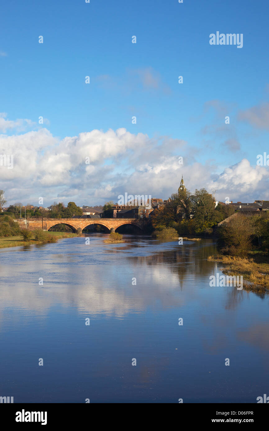 Fluß Annan überspannt von Annan Road Bridge Dumfries und Galloway in Schottland Stockfoto