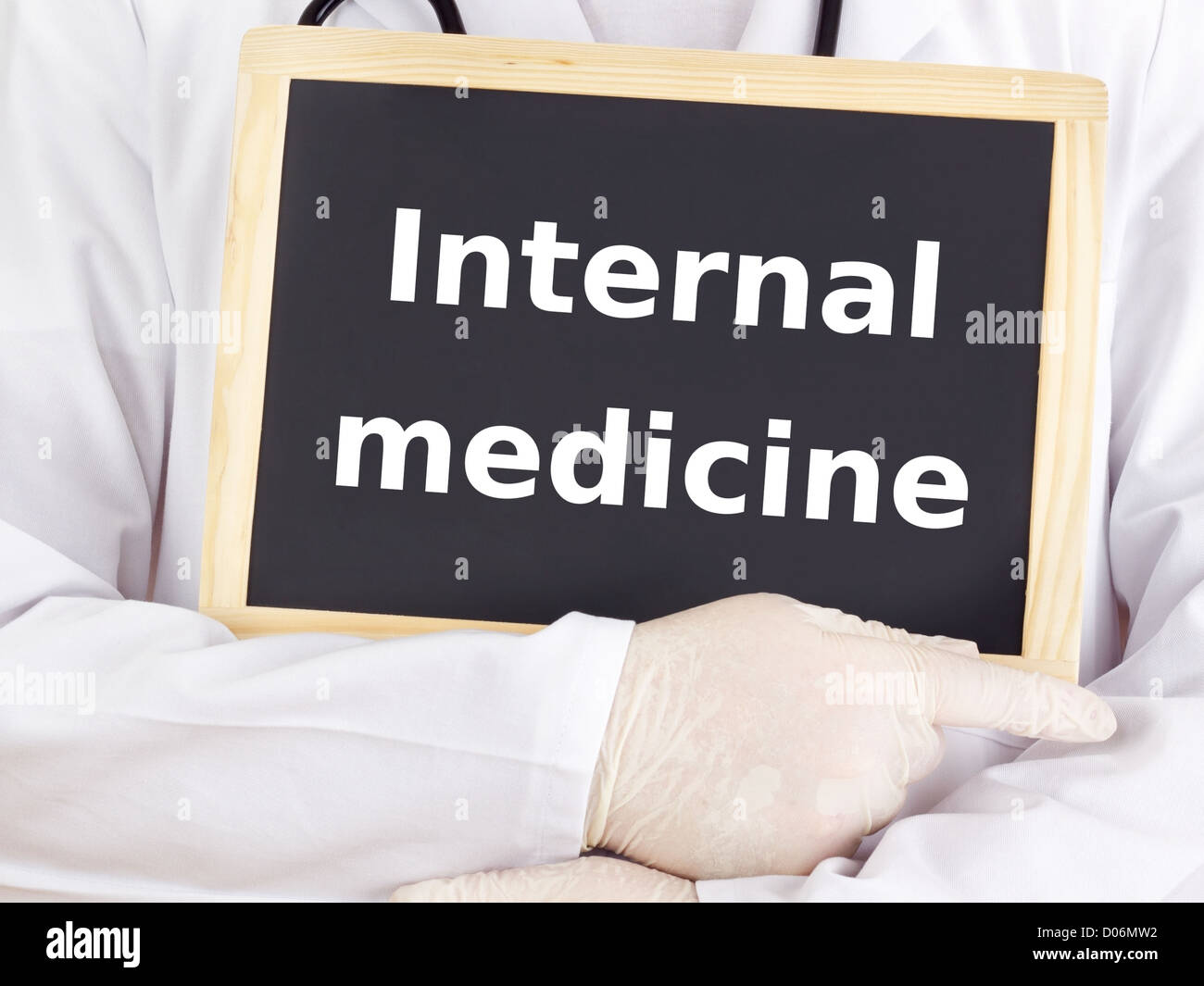 Arzt zeigt Informationen: Innere Medizin Stockfoto