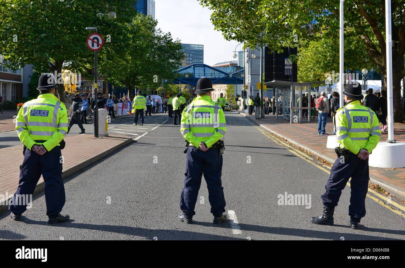 Der Parteitag der konservativen, Birmingham. Polizei Absperren Broad Street. Stockfoto