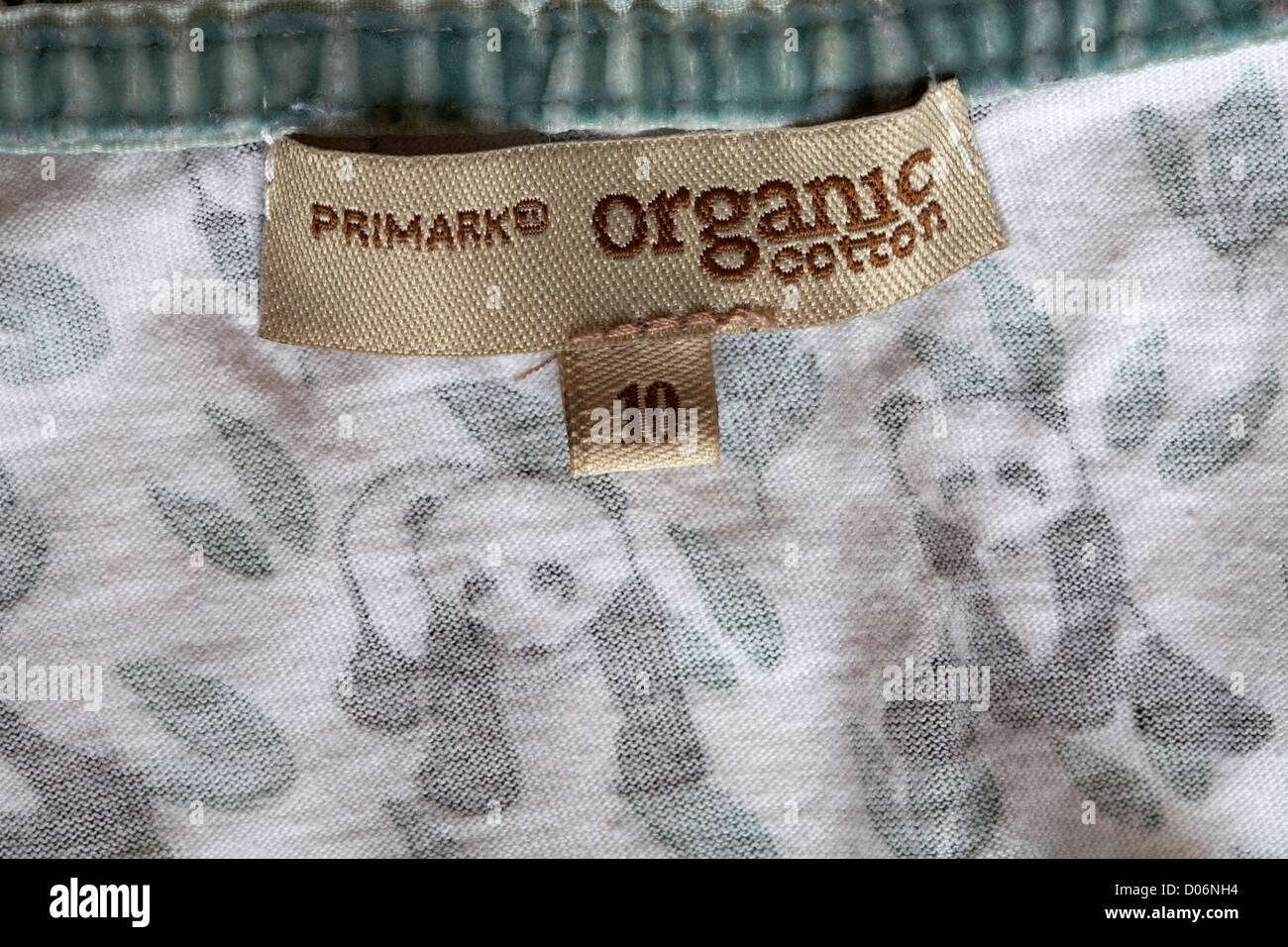 Primark Bio-Baumwolle Label in Kleidung Kleidungsstück Nahaufnahme Stockfoto