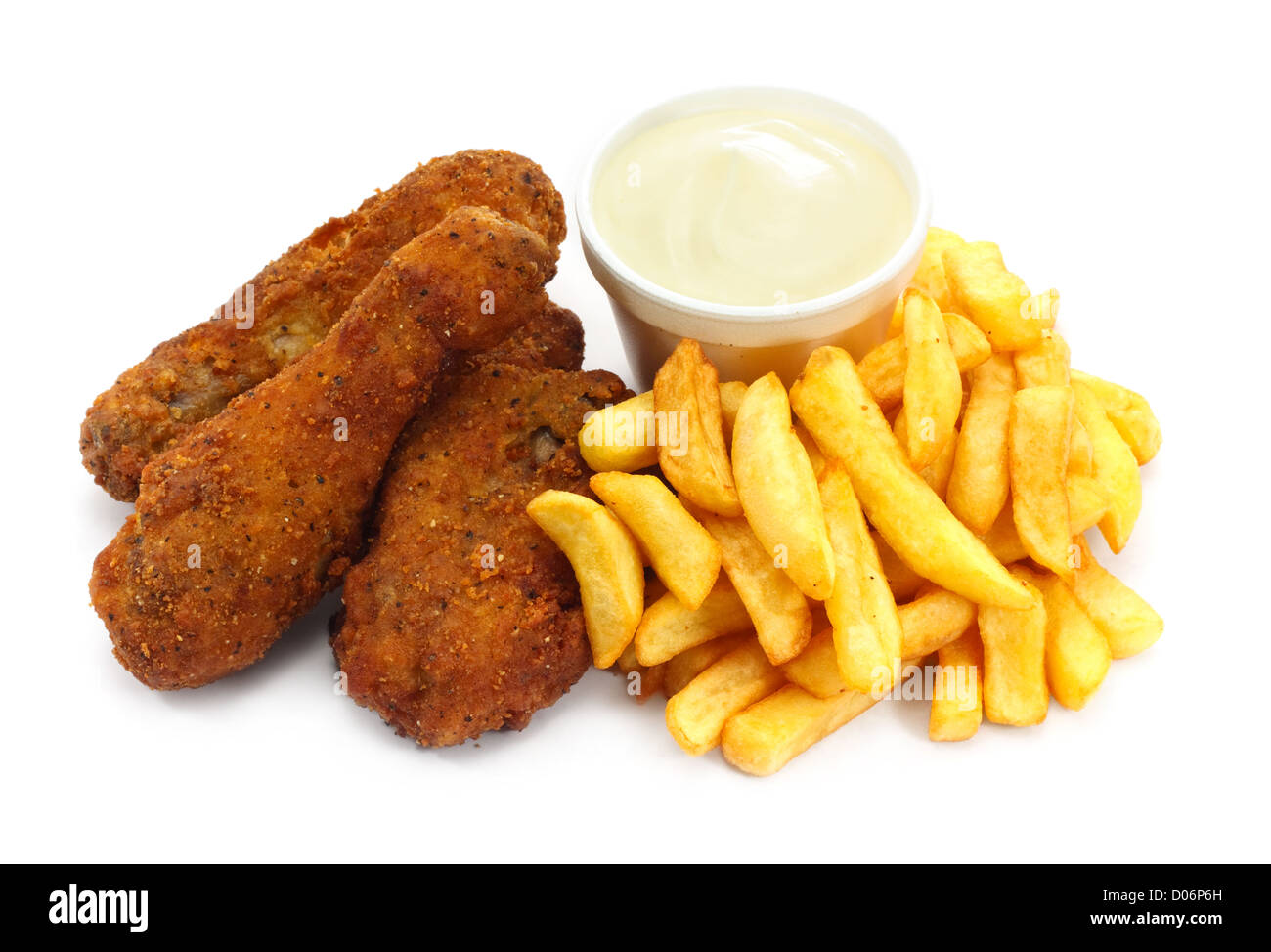 Drei Stücke von knusprigen südlichen Brathähnchen mit Pommes frites Stockfoto