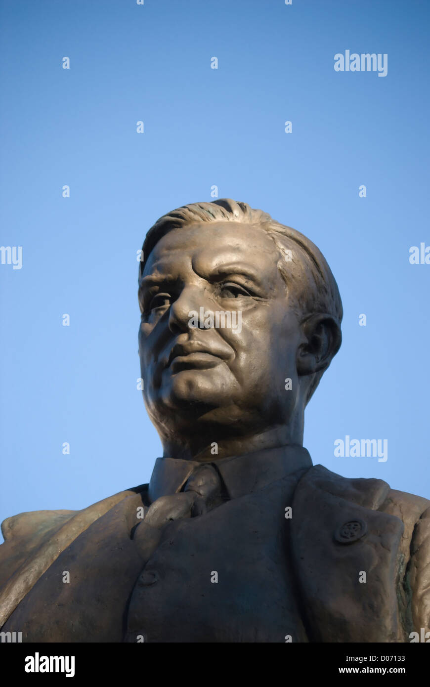 Detail von Edwin Whitney-Smith Bronzebüste des labour-Politiker Ernest Bevin, Southwark, London, England Stockfoto