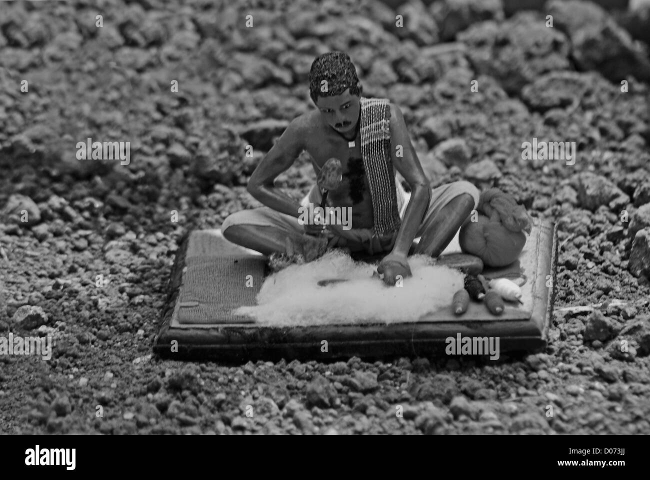Miniatur-Statue von Baumwolle Carder, Indien Stockfoto