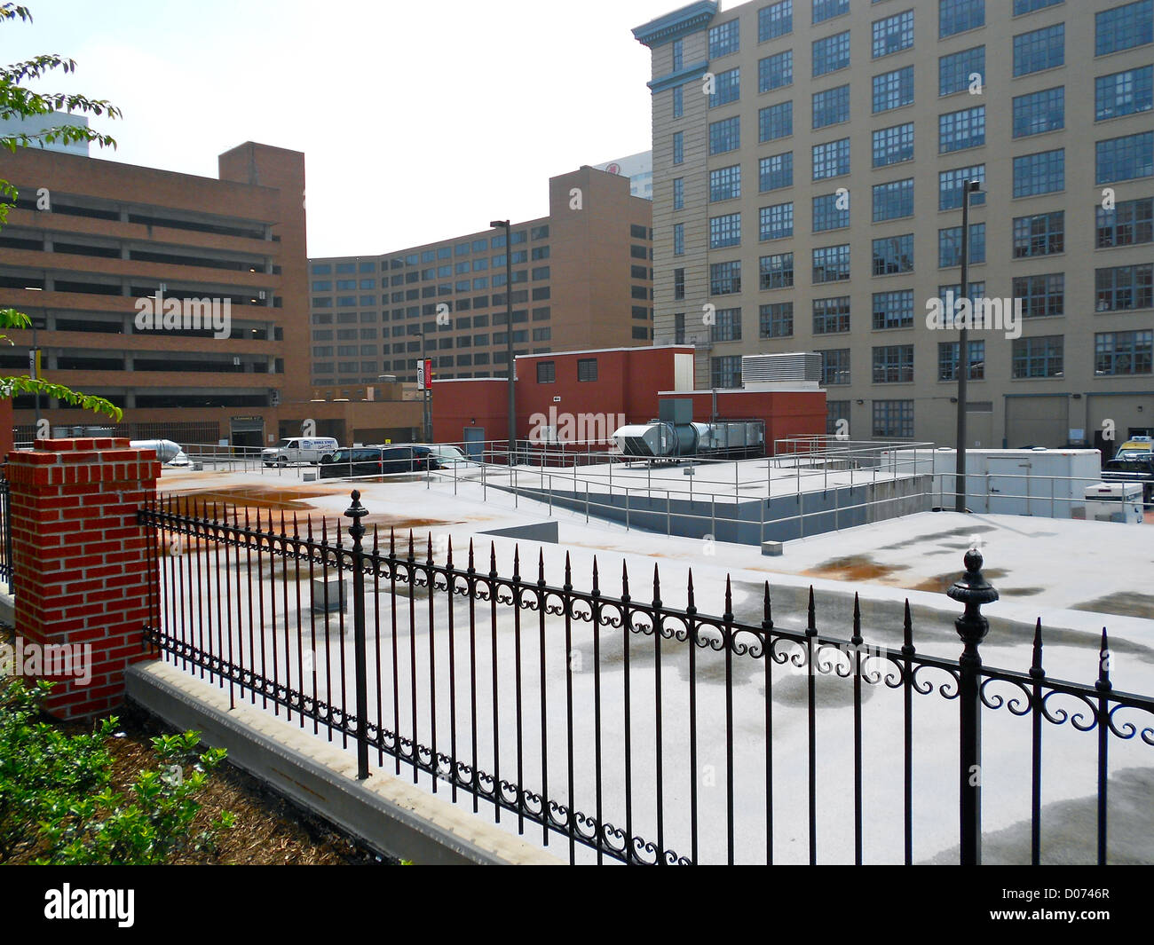 Website des Turner-White Sarg Company auf dem NRHP in Baltimore, jetzt einen Parkplatz. Stockfoto