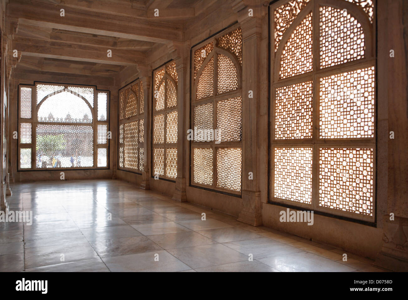 Dekorierte Fenster in Fatehpur Sikri, Uttar Pradesh, Indien, UNESCO-Weltkulturerbe. Stockfoto