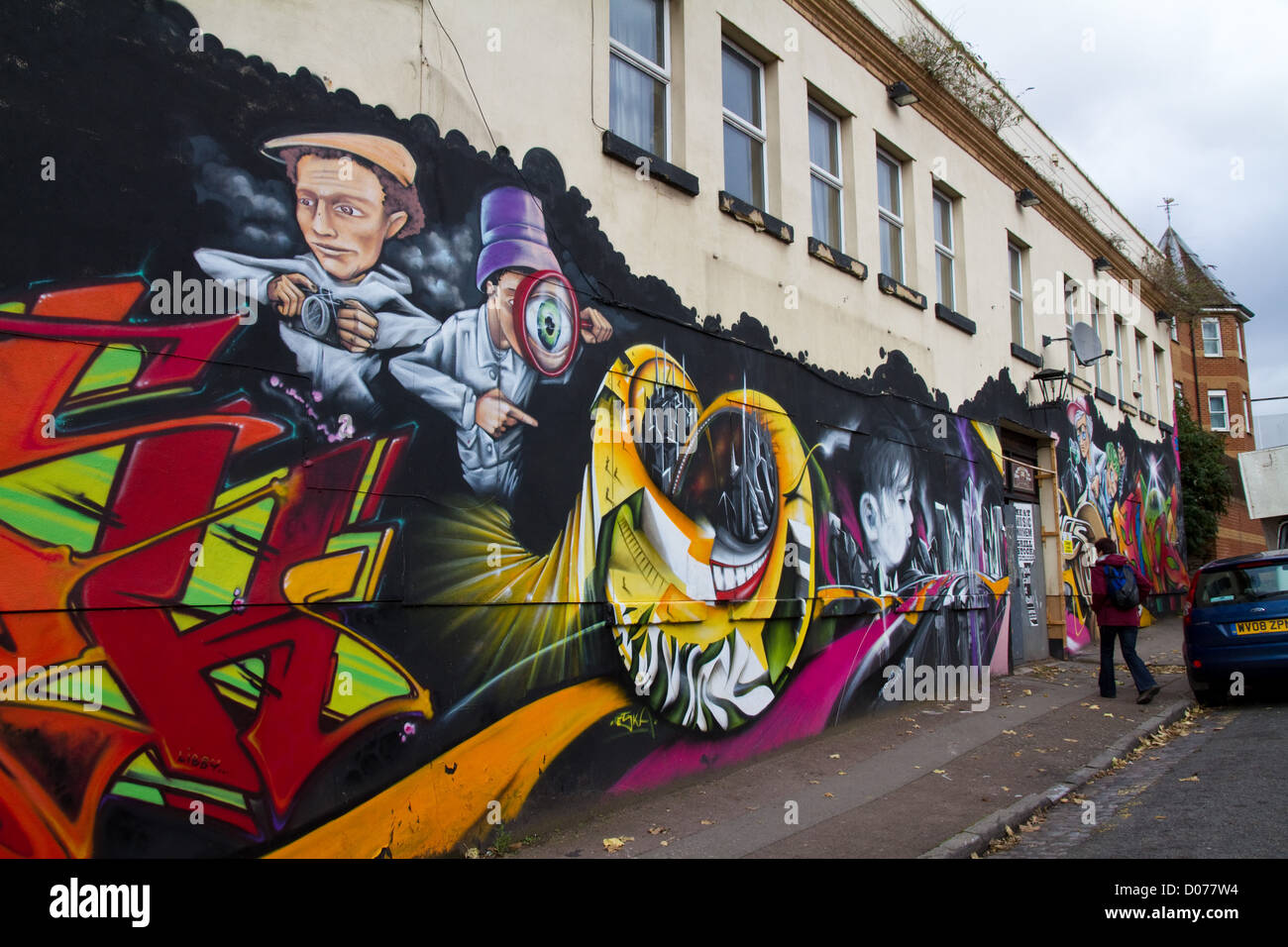 Eine enorme städtischen Kunstszene an der Seite eines Gebäudes in Bedminster, Bristol Stockfoto