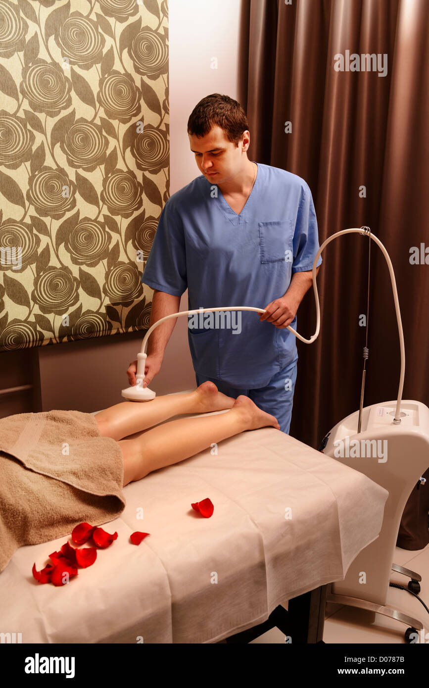 Frau Spa Salon Behandlung Verfahren Gesundheit Schönheit Körper wellness Stockfoto