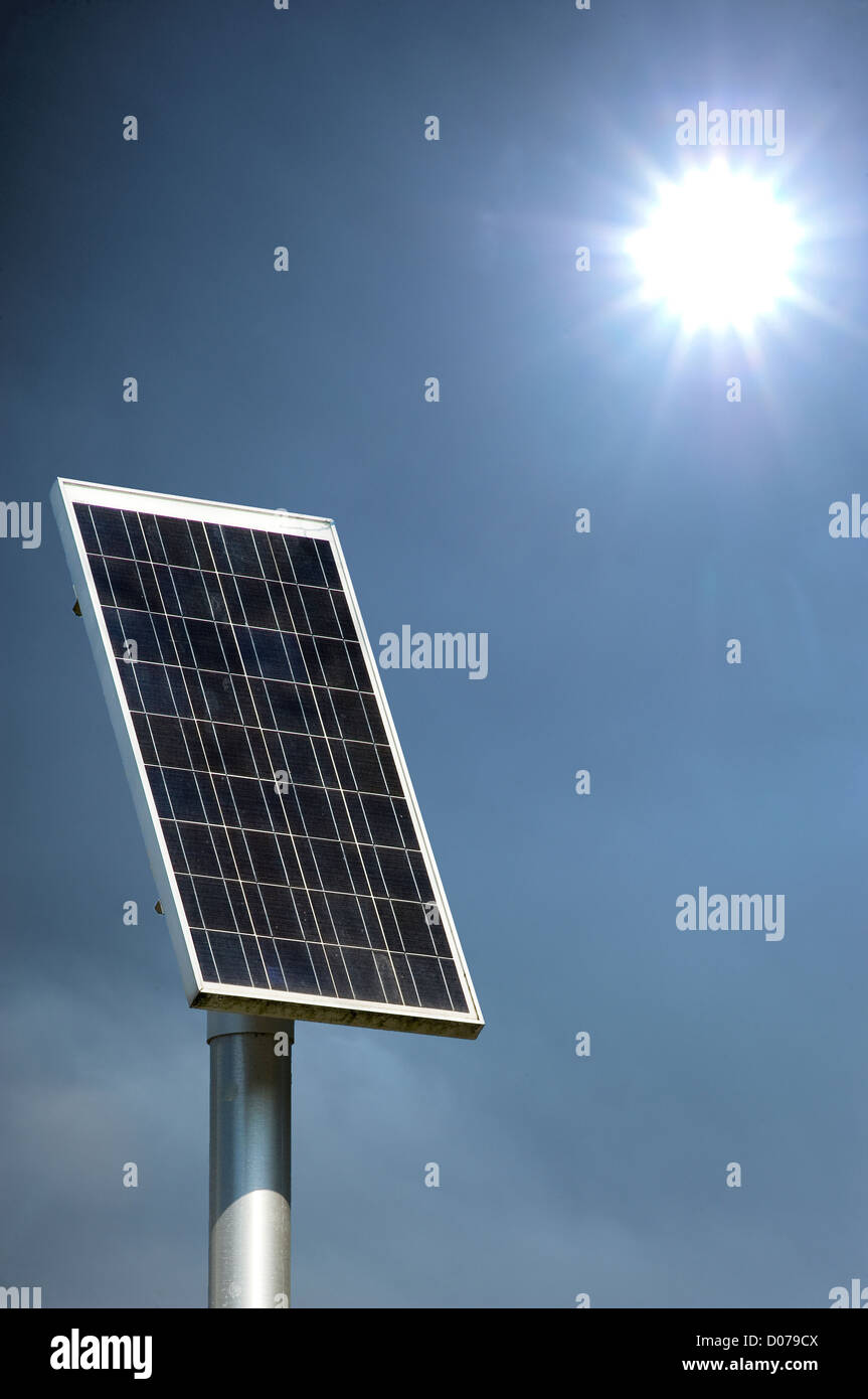 Solar-Panel von der Sonne beleuchtet Stockfoto