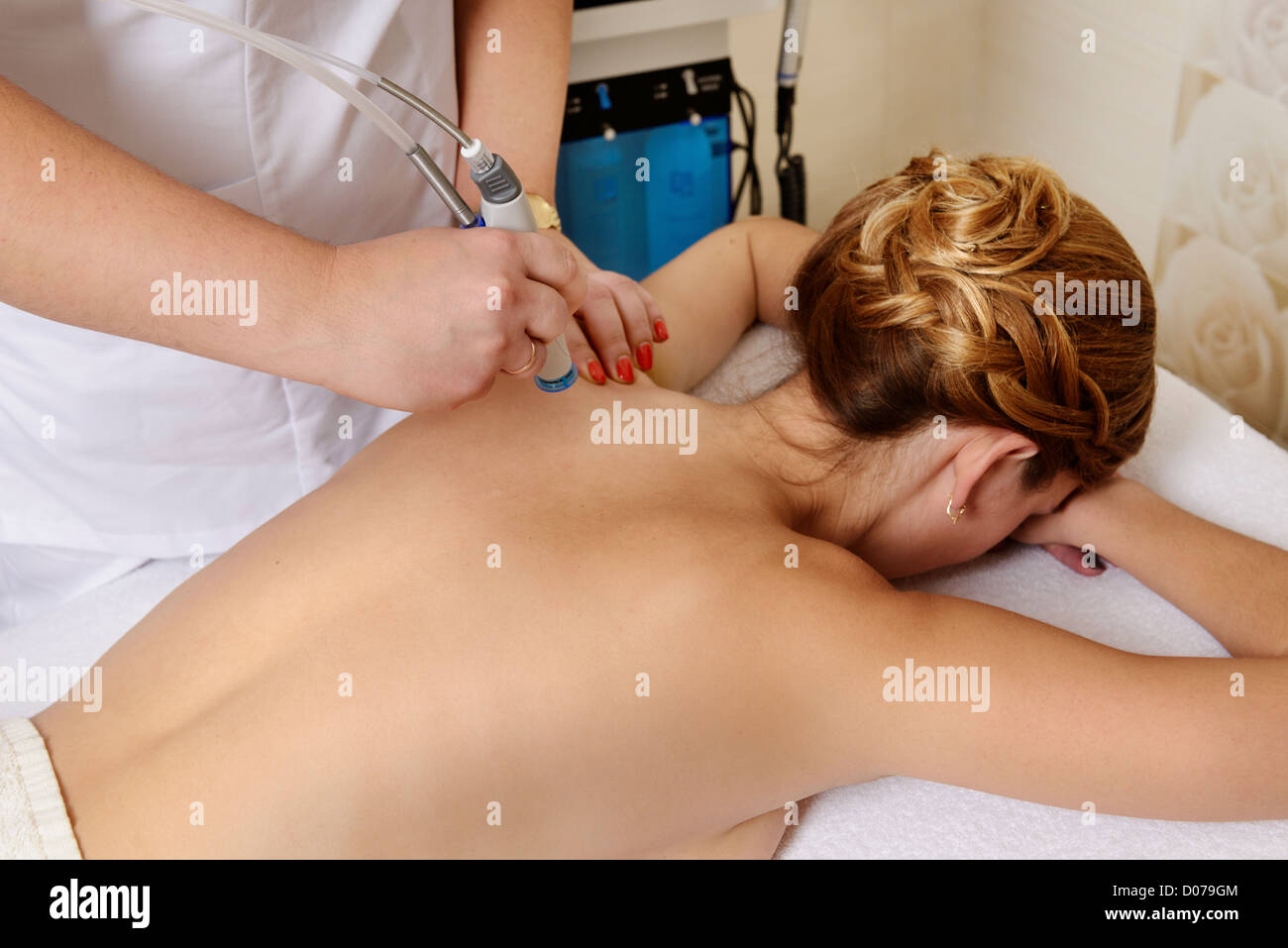 Frau Spa Salon Behandlung Verfahren Gesundheit Schönheit Körper wellness Stockfoto